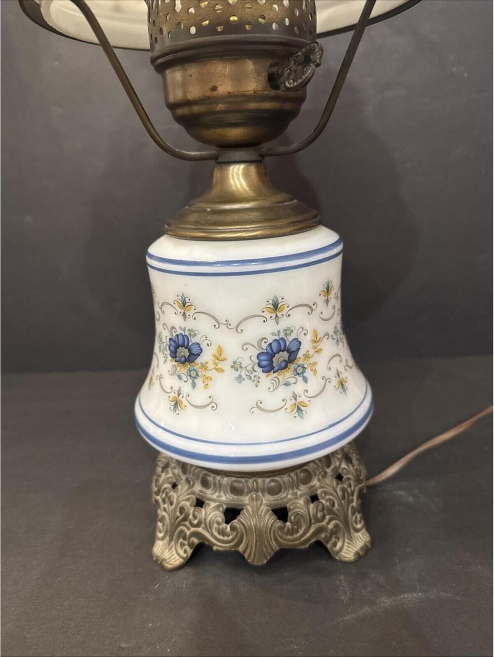 Vintage 3 Way Quoizel Hurricane Lamp Abigail Adams Floral Blue & White 19” H - Picture 3 of 10